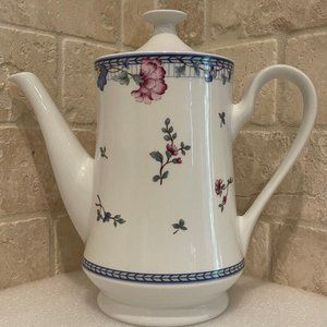 Oneida Blue Lattice Teapot